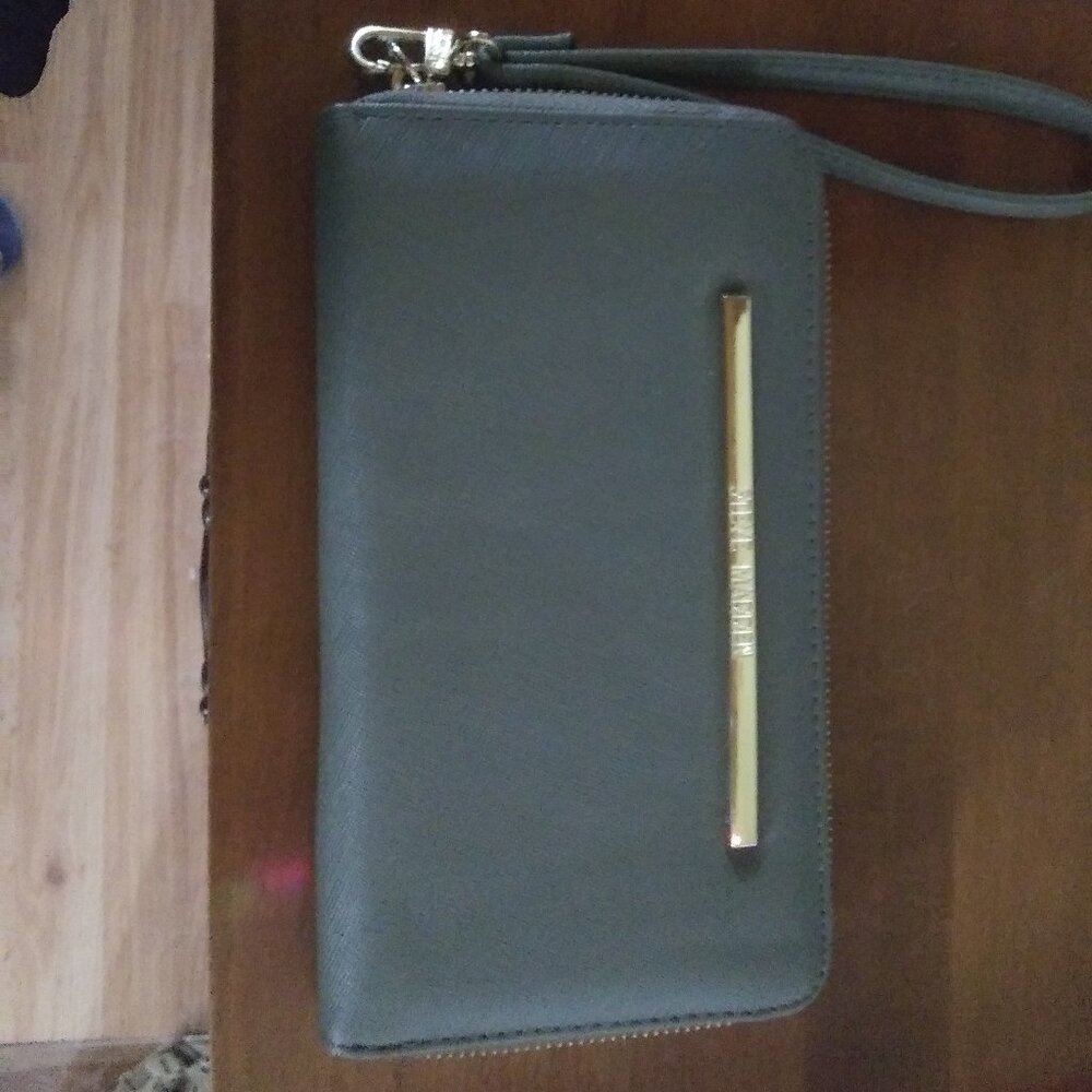 Steve Madden wristlet